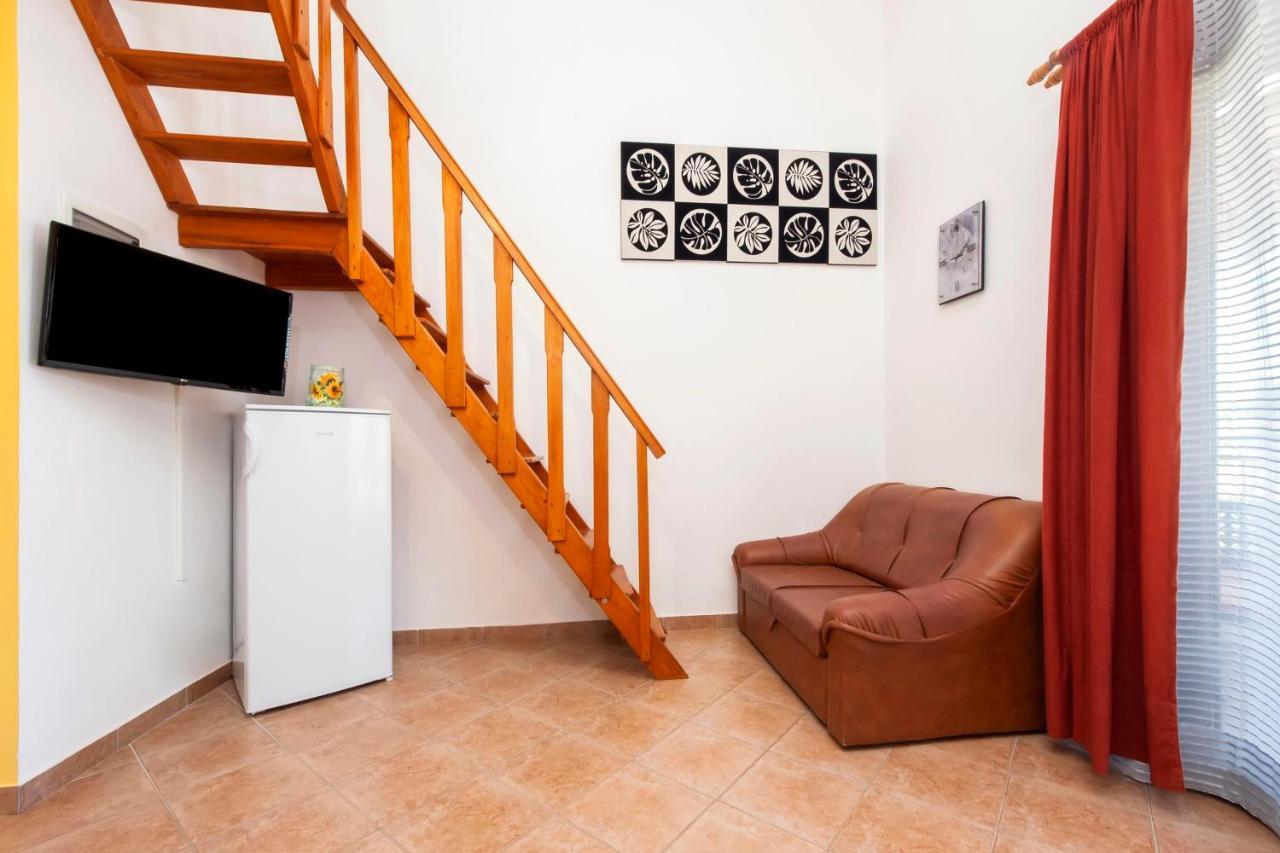 רוביני Apartments Adria מראה חיצוני תמונה